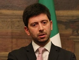 Pd, le primarie della discordia. Speranza attacca il suo segretario: “Doppio incarico di Renzi non funziona”
