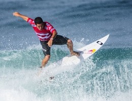 Adrian de Souza è il nuovo campione del mondo di surf 2015 (video)