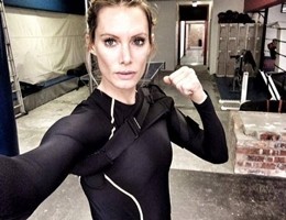 Controfigura Milla Jovovich sarà operata per amputazione braccio