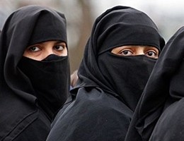 Una fatwa per regolare i rapporti sessuali con le schiave dell'Isis
