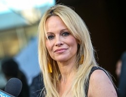 Pamela Anderson al Cremlino per diritti animali: ''Putin occupato''