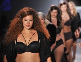 plus-size-curvy-model