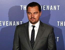 Cinema, Leonardo DiCaprio a Parigi per presentare The Revenant (video)