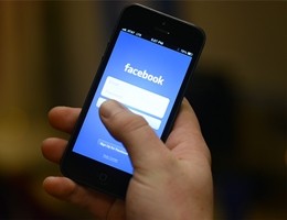 Facebook cresce oltre le attese, e aumentano utenti mobile (video)