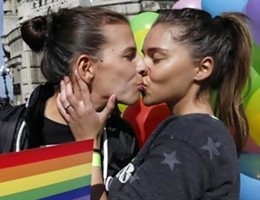 #SVEGLIATITALIA: lesbiche, gay e trans in piazza per i loro diritti