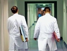 Palermo, 34 tra medici e infermieri indagati per truffa