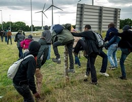 Eurotunnel inonda i terreni per impedire l’accesso ai migranti