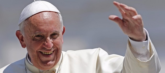 Il Papa spiazza l’”intellighenzia” sinistra, pubblica con Berlusconi. E Benigni gode