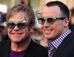 A Sanremo irrompe l’attualità, tra Elton John e Unioni civili