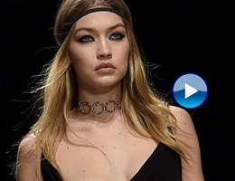 Moda, a Milano la silhouette affilata di Gigi Hadid per Versace