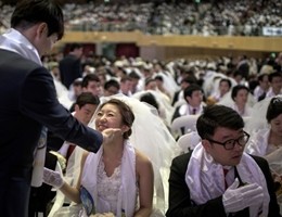 Matrimonio collettivo per migliaia di coppie in Corea del Sud