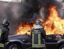 Vigili-del-fuoco-spengono-fiamme_full