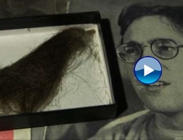 Una ciocca di capelli di John Lennon venduta per 35.000 dollari