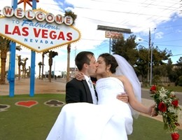 San Valentino, tra mare e montagna spunta matrimonio a Las Vegas