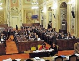 Parlamento siciliano, presidente ‘boccia’ norma su sanatoria edilizia. E scoppia la polemica