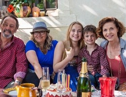 un-estate-in-provenza-poster-e-trailer-italiano-v7-250596-1280x720