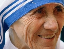 Papa firma canonizzazione Madre Teresa di Calcutta