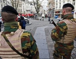 attentati isis militari