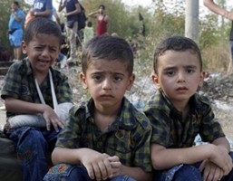 Allarme per i 4mila bambini al confine tra Grecia e Macedonia