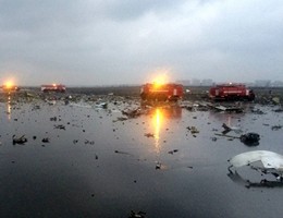 Un Boeing di FlyDubai si schianta nel Sud della Russia, 62 morti