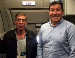 Il selfie del turista inglese con il dirottatore EgyptAir