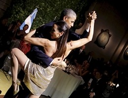 Argentina, Obama si stringe nel tango alla cena di gala
