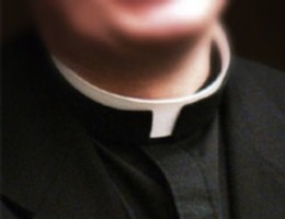 Atti sessuali su minore, arrestato sacerdote della diocesi di Aversa