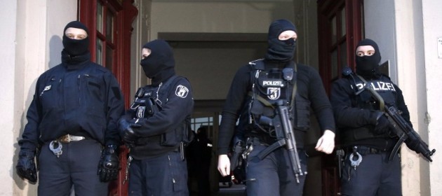 Belgio, spari durante perquisizione: tre agenti feriti, uno grave