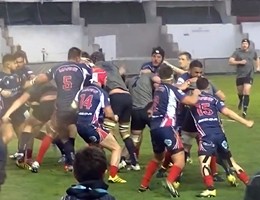 Rugby, maxi-rissa nella partita tra Marines inglesi e francesi