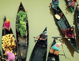 Indonesia, il mercato galleggiante di Lok Baintan