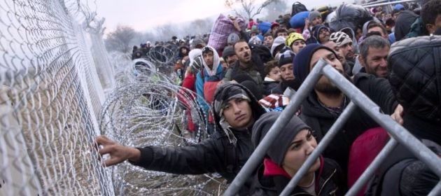 L'Europa contro l'Austria su Brennero. La Grecia redistribuisce migranti nei centri accoglienza