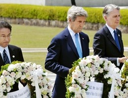 La visita storica di John Kerry al memoriale di Hiroshima