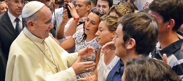 Papa Francesco ai giovani: l'amore non è una app da scaricare sul telefonino