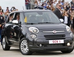 Fiat 500 Lounge, la “Papamobile” venduta in Usa per 300mila usd
