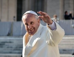 A Lesbo i rifugiati e i media per Papa Francesco