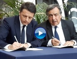 Patto per lo sviluppo, Renzi in Sicilia tra musica e proteste. Il premier: “Non chiedo voti”