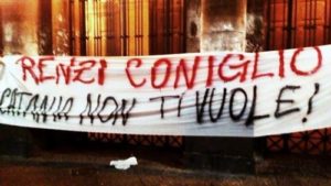 striscione renzi