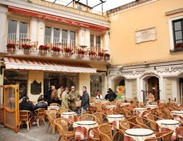 Al_Piccolo_Bar,_piazzetta_di_Capri