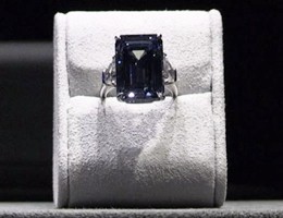 Diamante blu Oppenheimer venduto a prezzo record: 50 mln dollari