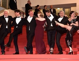 Staying+Vertical+Rester+Vertical+Red+Carpet+mMf1PGaN4kfl