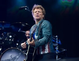 Bon Jovi e il suo gruppo annunciano l’uscita del nuovo disco