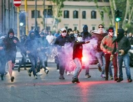 guerriglia scioperoscontri-tifosi