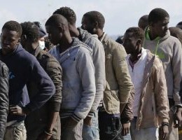 Migranti a Pozzallo, ragazzi picchiati in Libia per mesi