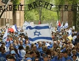 Diecimila ebrei in corteo ad Auschwitz: è la Marcia dei viventi