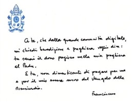 Una lettera autografa del Papa su Twitter e Instagram: “Prego per tutti voi”