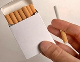 Pacchetto “neutro” funziona, fa diminuire numero fumatori. Norvegia e Nuova Zelanda già hanno detto sì