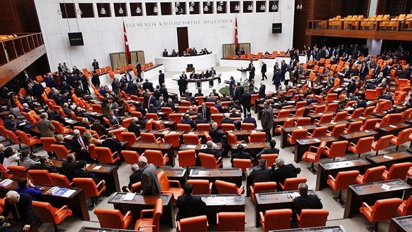Turchia, parlamento revoca immunità: a rischio 50 deputati curdi