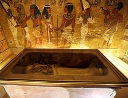 Scontro tra archeologi sulla tomba di Tutankhamon
