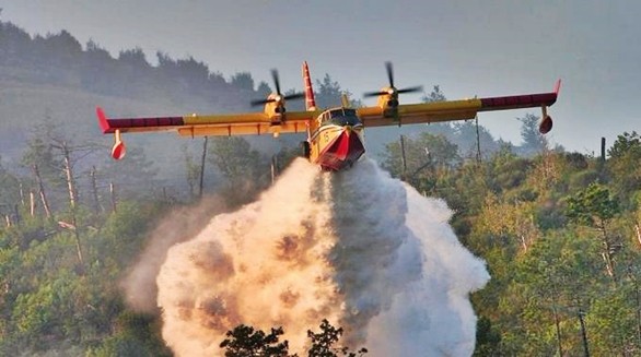 2264445-canadair4 incedio