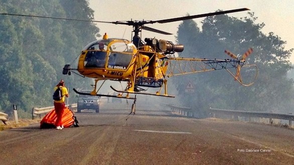 Incendi-Elicottero-spegnimento